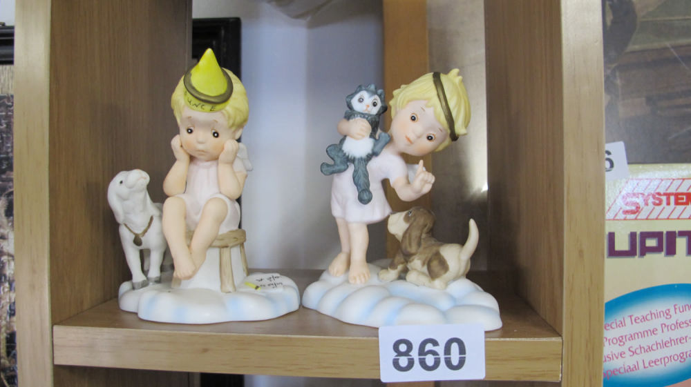 Lot 860: Cherub figurines