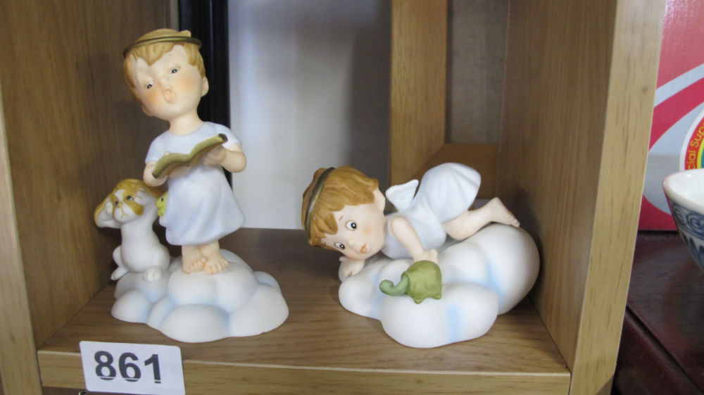 Lot 861: Cherub figurines