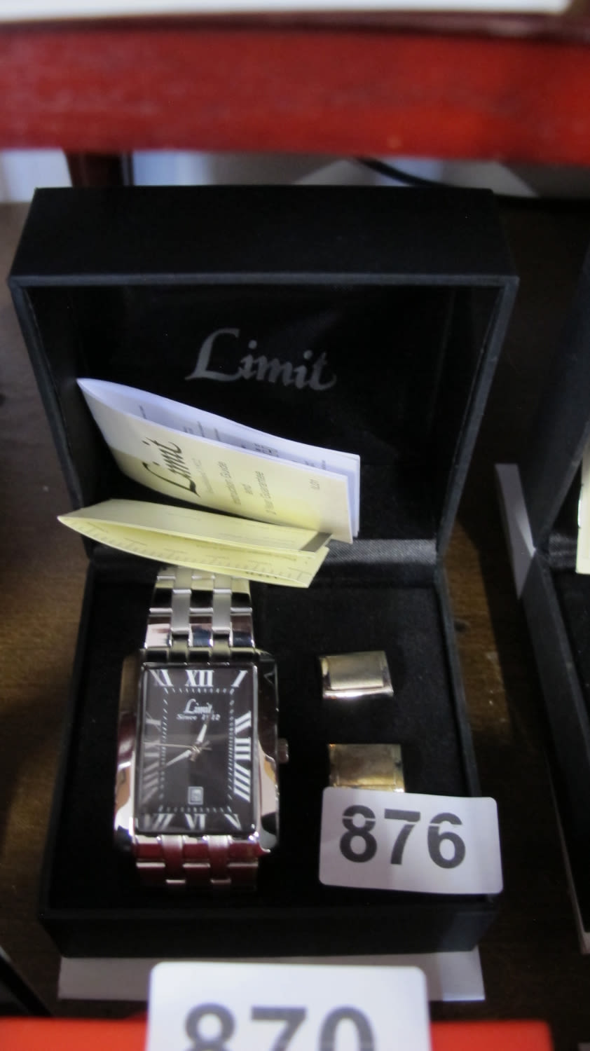 Lot 876: A Limit men's watch with cufflinks. Spare battery...