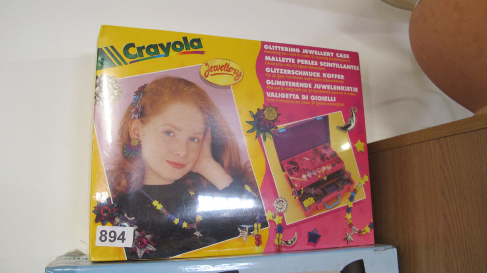 Lot 894: Crayola glittering jewellery case