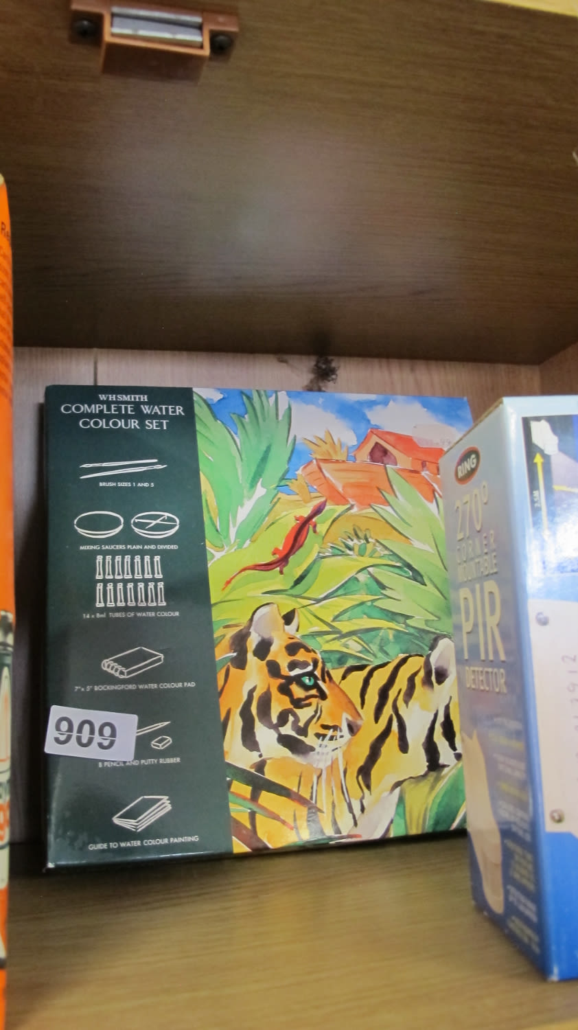 Lot 909: Water colour painting set