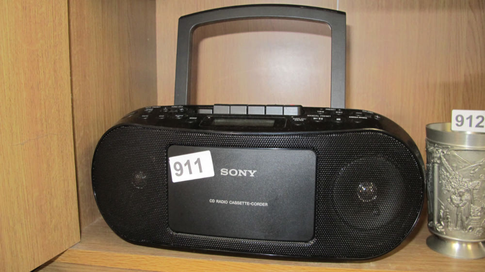 Lot 911: Sony CD radio cassette recorder