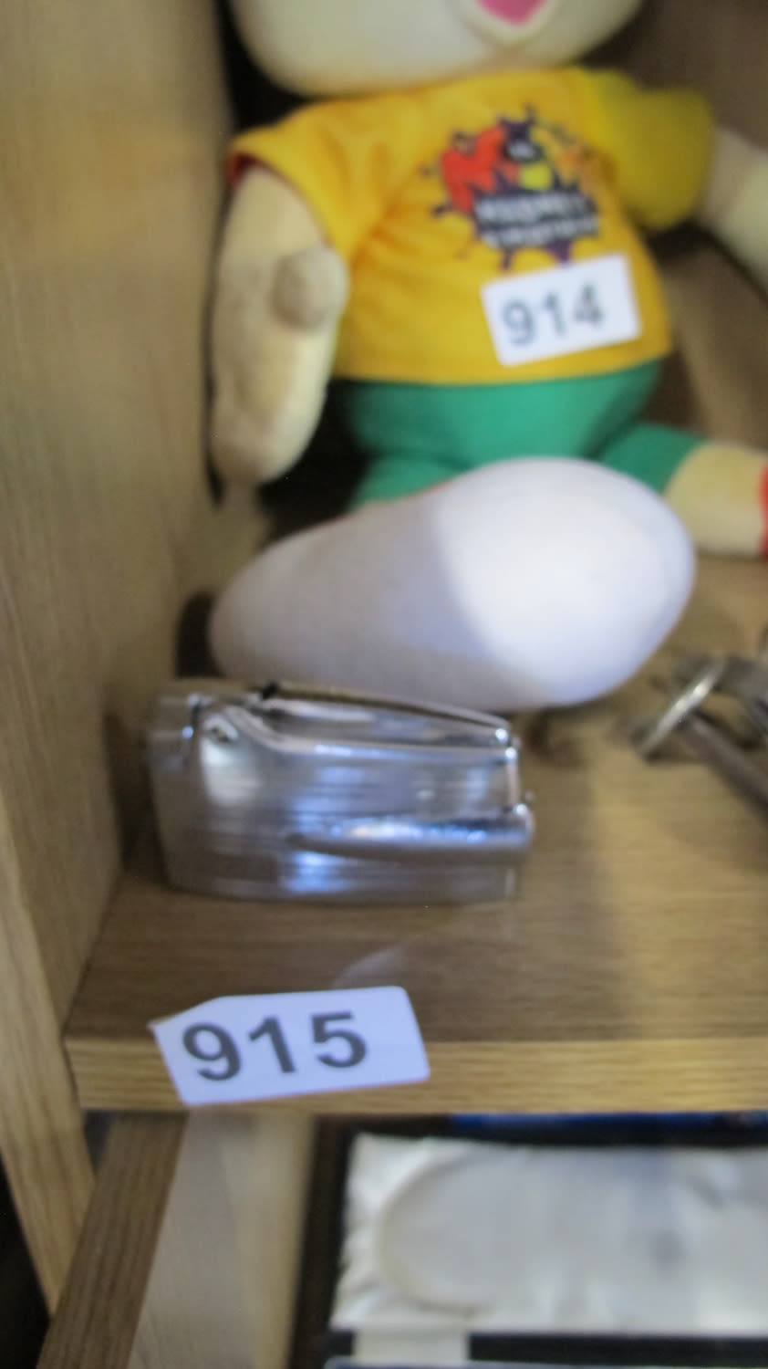 Lot 915: Ronson lighter