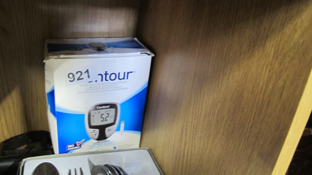 Lot 921: Blood glucose monitor