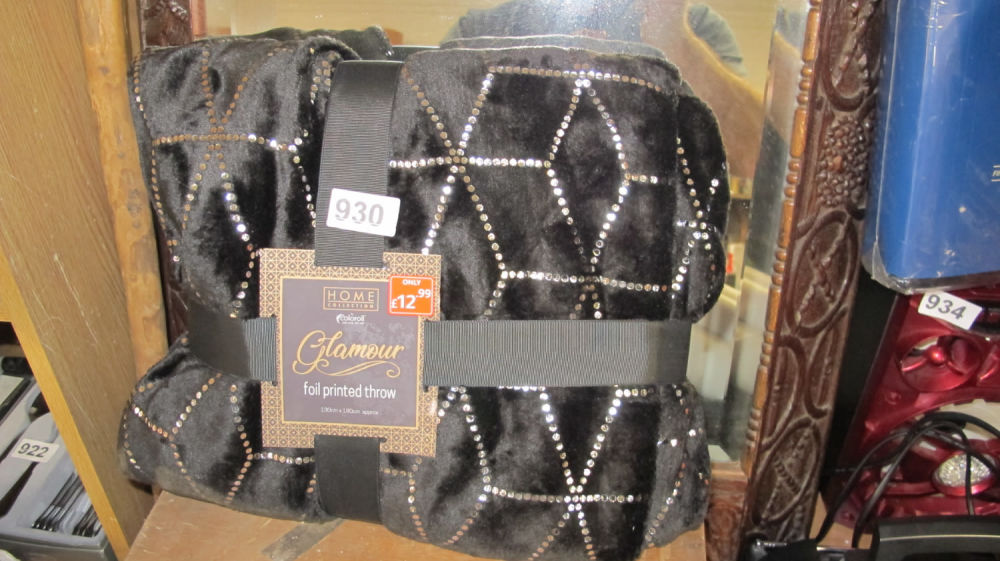 Lot 930: Glamour foil printed throw