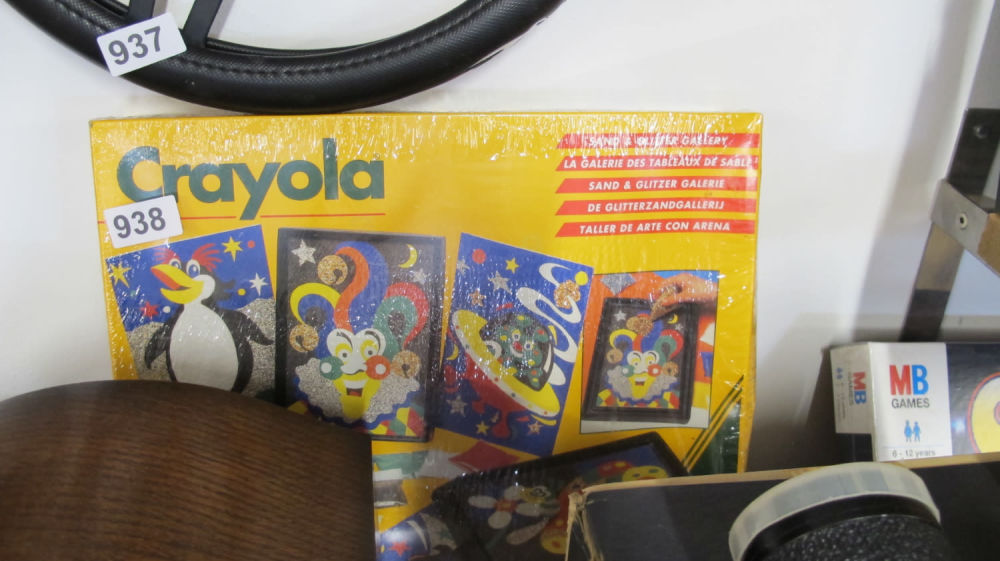 Lot 938: Crayola sand and glitter gallery