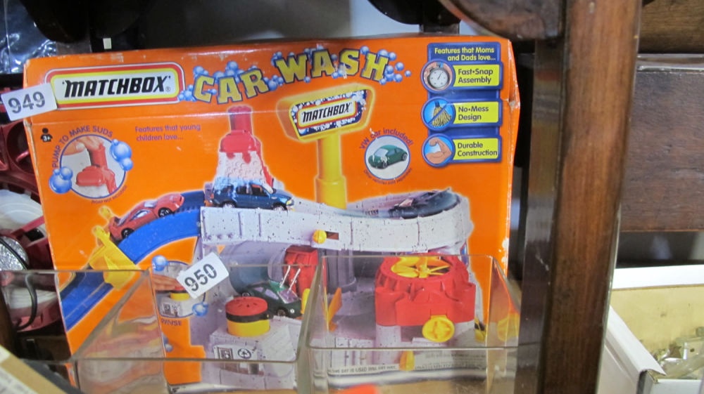 Lot 949: Matchbox car wash