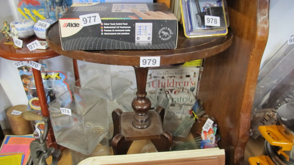 Lot 979: Vintage wine table