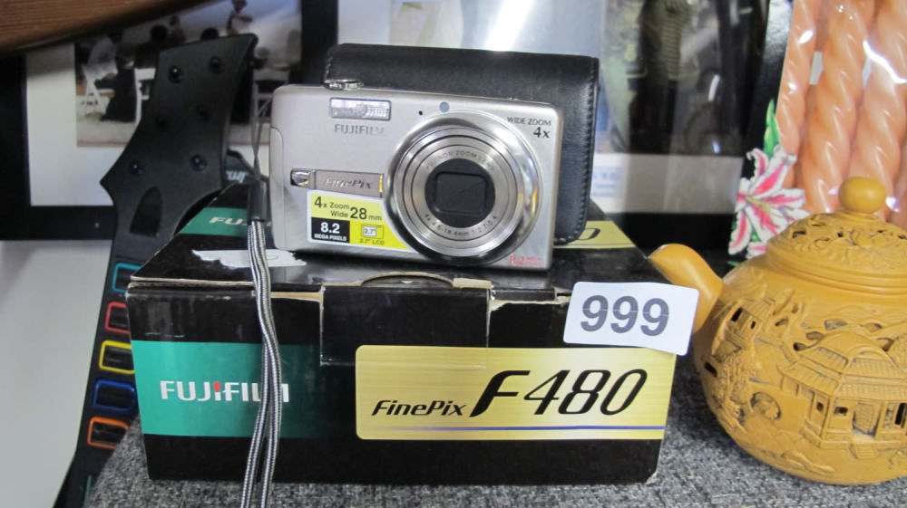 Lot 999: Fujifilm Finepix f480 camera