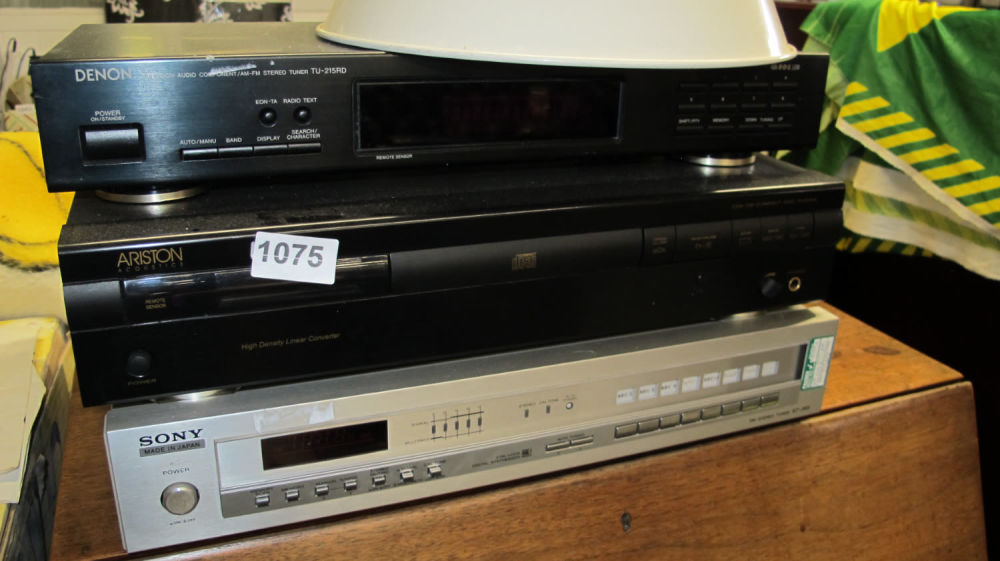 Lot 1075: 3 hi fi seperates