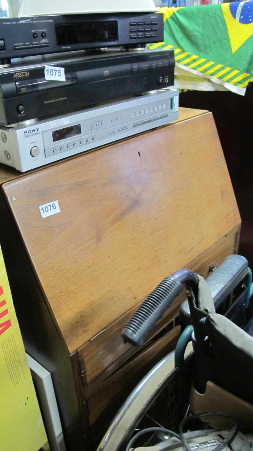 Lot 1076: Vintage bureau