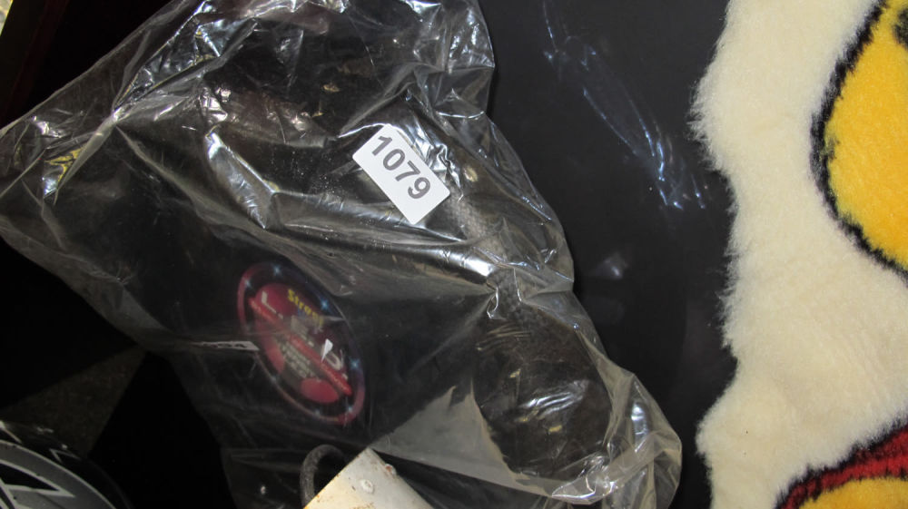 Lot 1079: ***