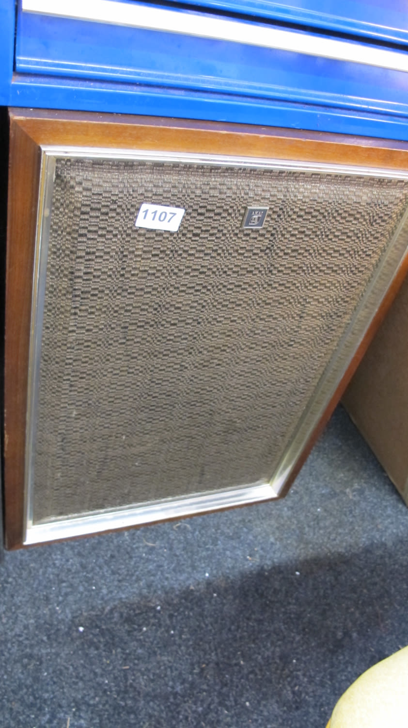 Lot 1107: Vintage large speaker