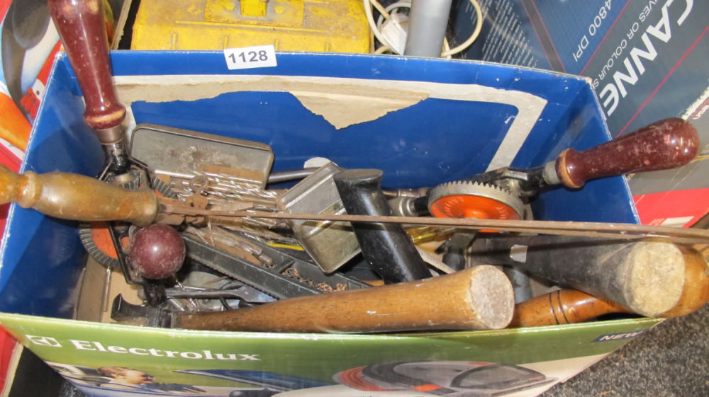 Lot 1128: Box of tools