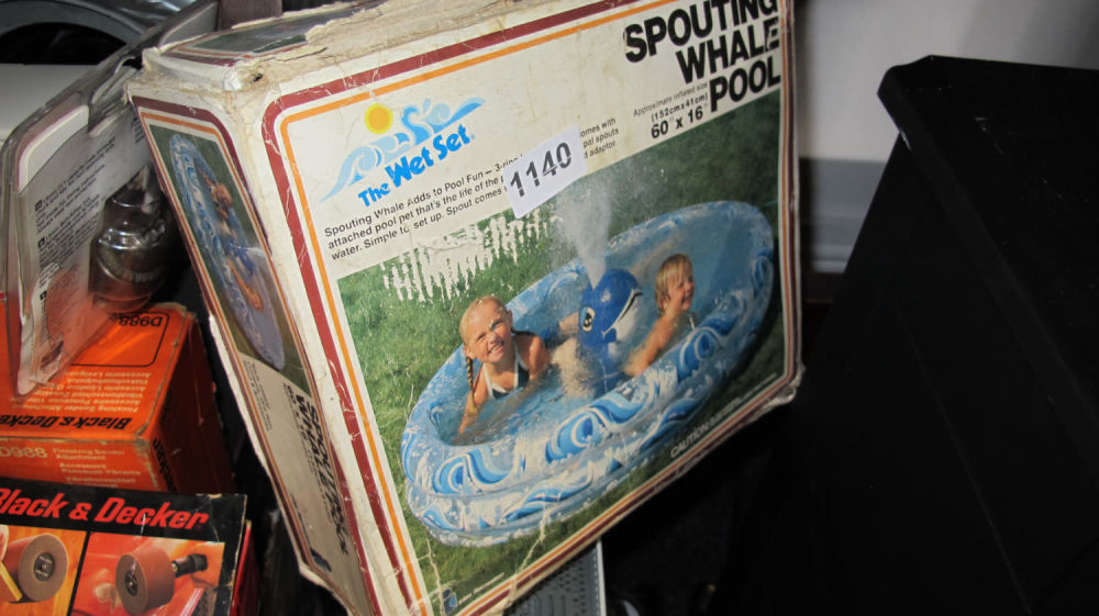 Lot 1140: Spouting whale pool