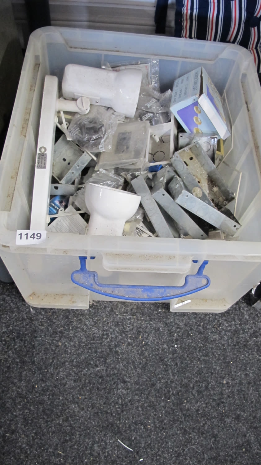 Lot 1149: A box of misc