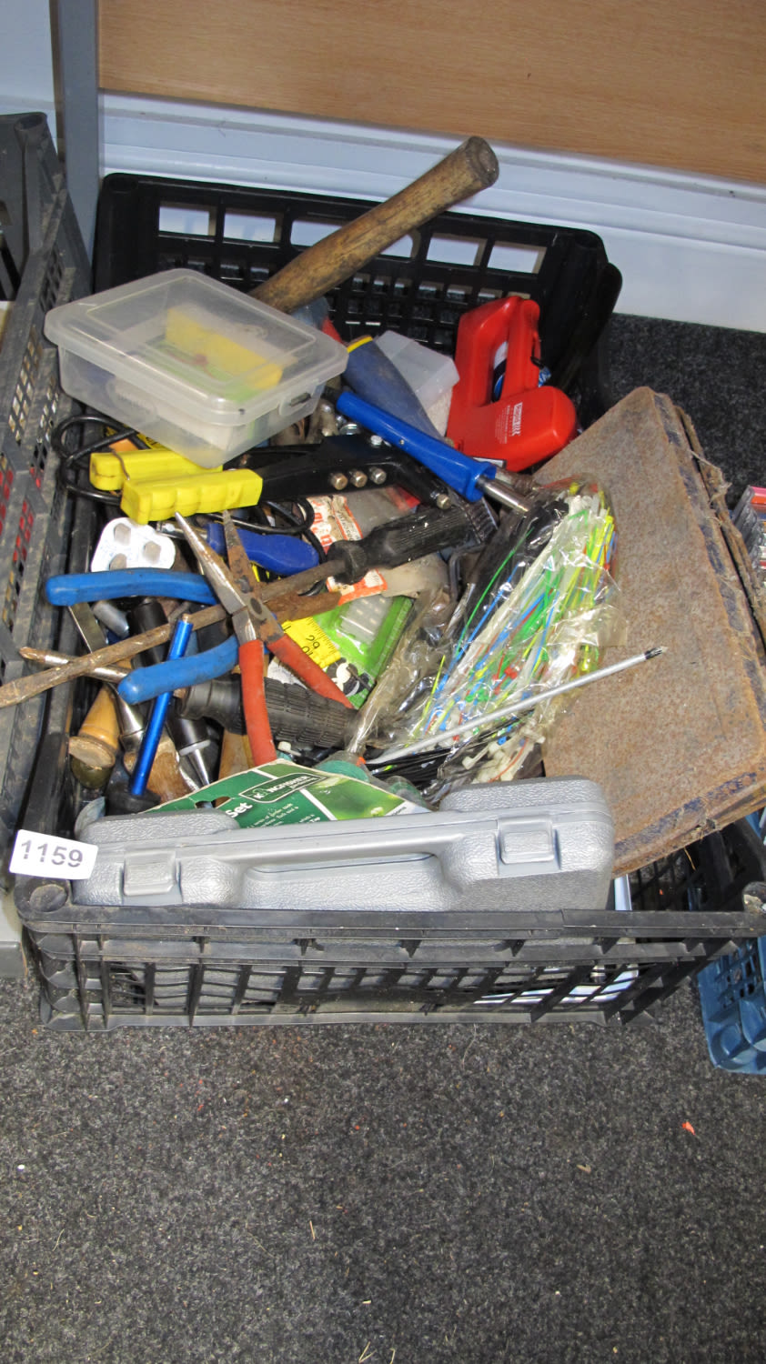 Lot 1159: Tub of tools