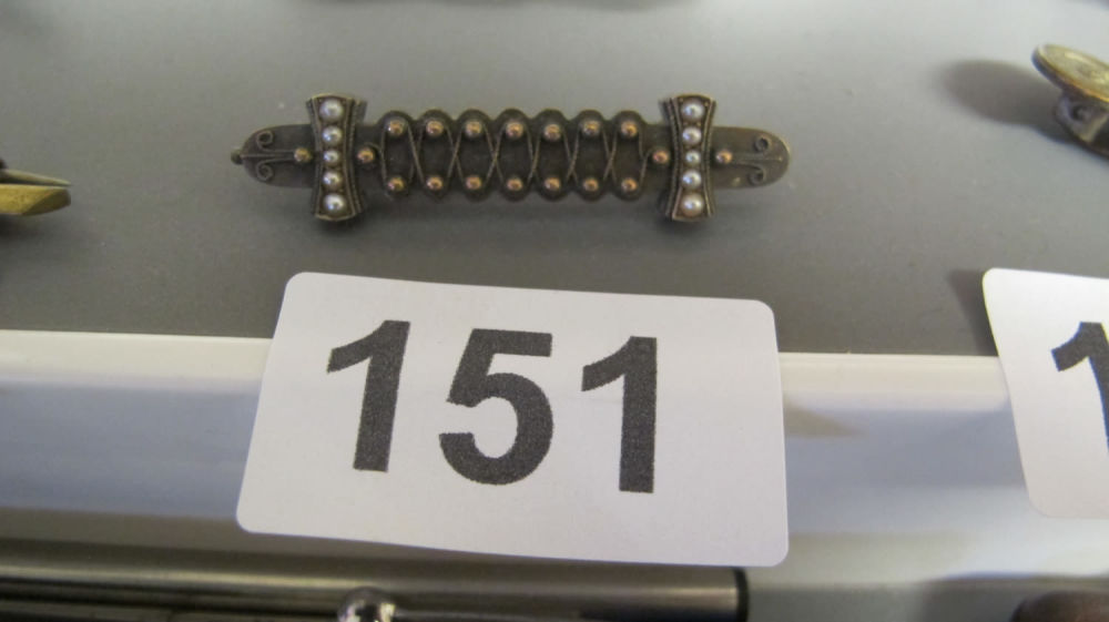 Lot 151: Antique brooch