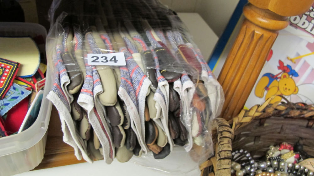 Lot 234: 11 pairs of gardening/heavy duty gloves