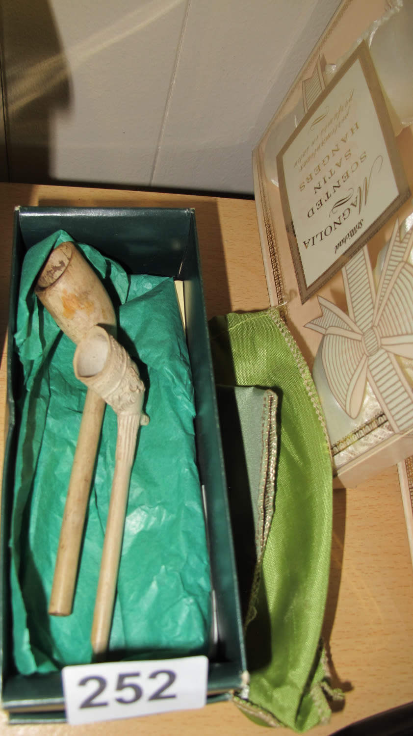 Lot 252: 2 decorative clay pipes