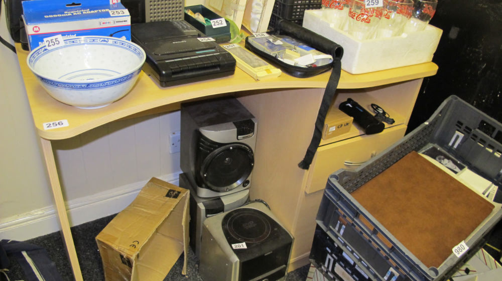 Lot 256: Desk