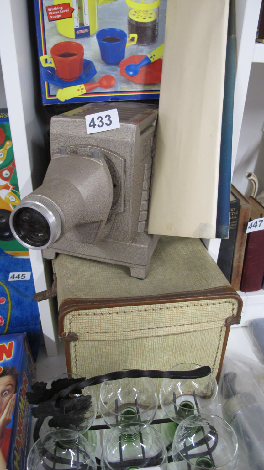 Lot 433: Vintage slide projector