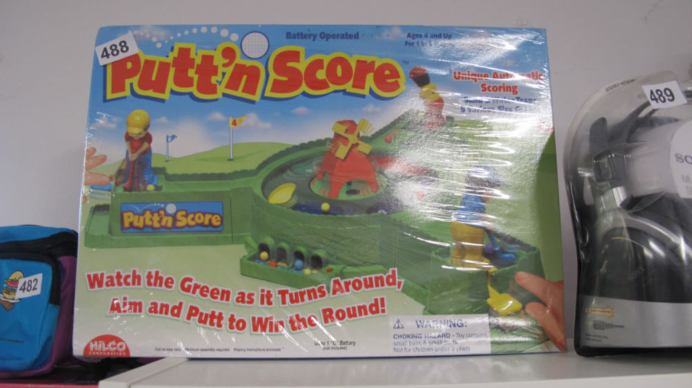 Lot 488: Brand new old stock Putt n Score game