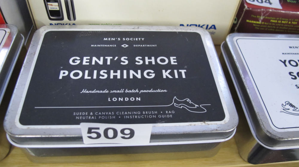Lot 509: Shoe polishing kit