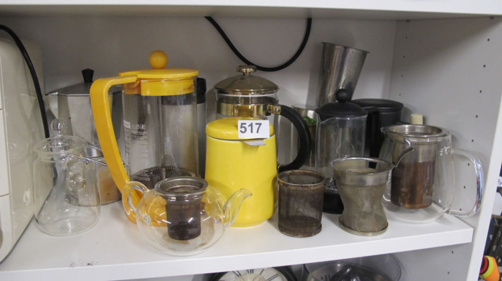 Lot 517: Quantity of cafetieres and tea infusers