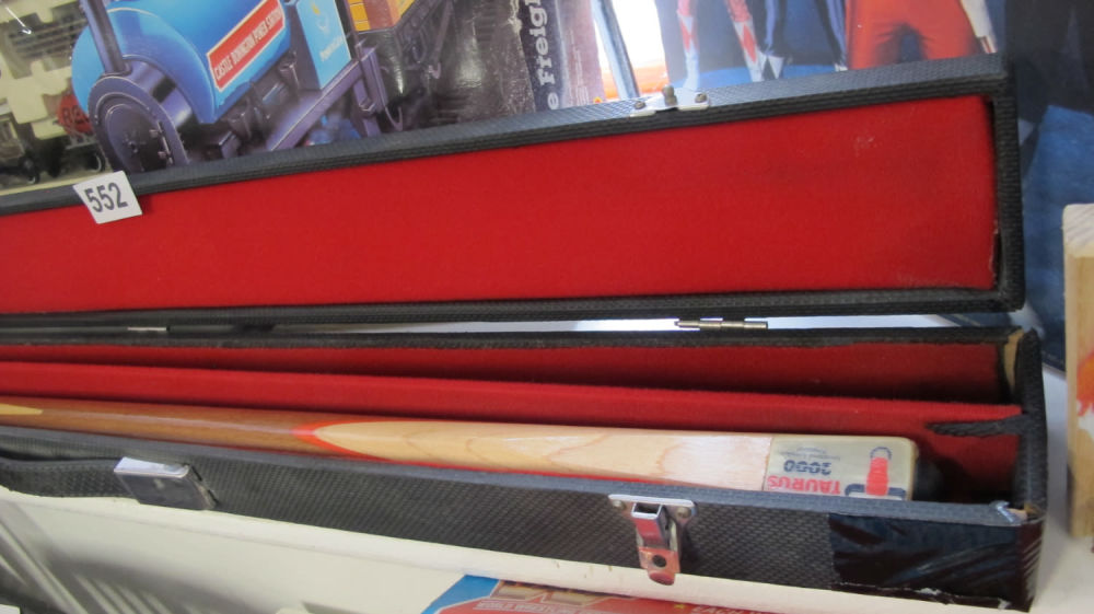 Lot 552: Taurus 200 snooker cue