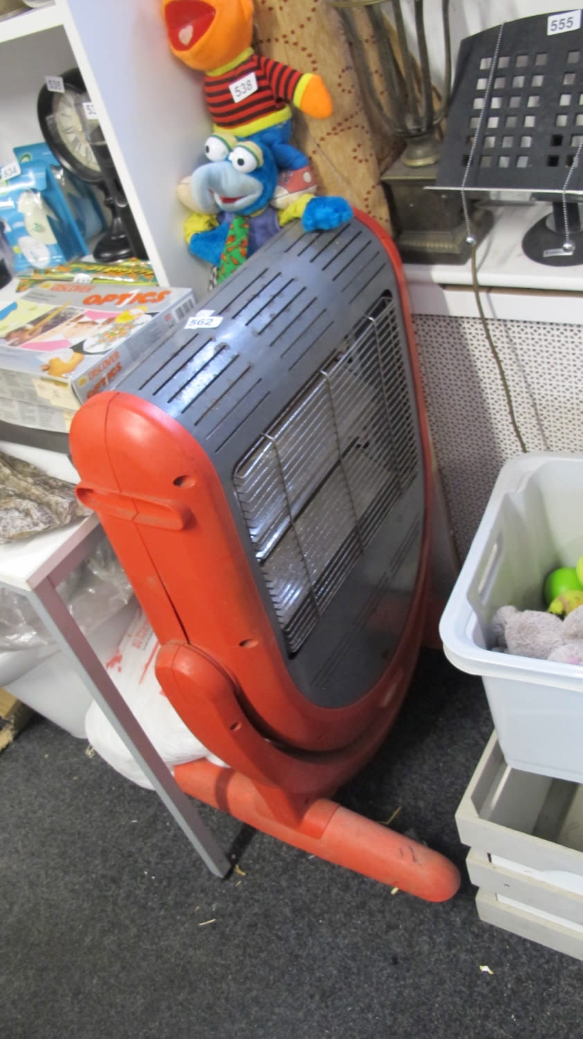 Lot 562: Freestanding Halogen heater AF: needs new elements