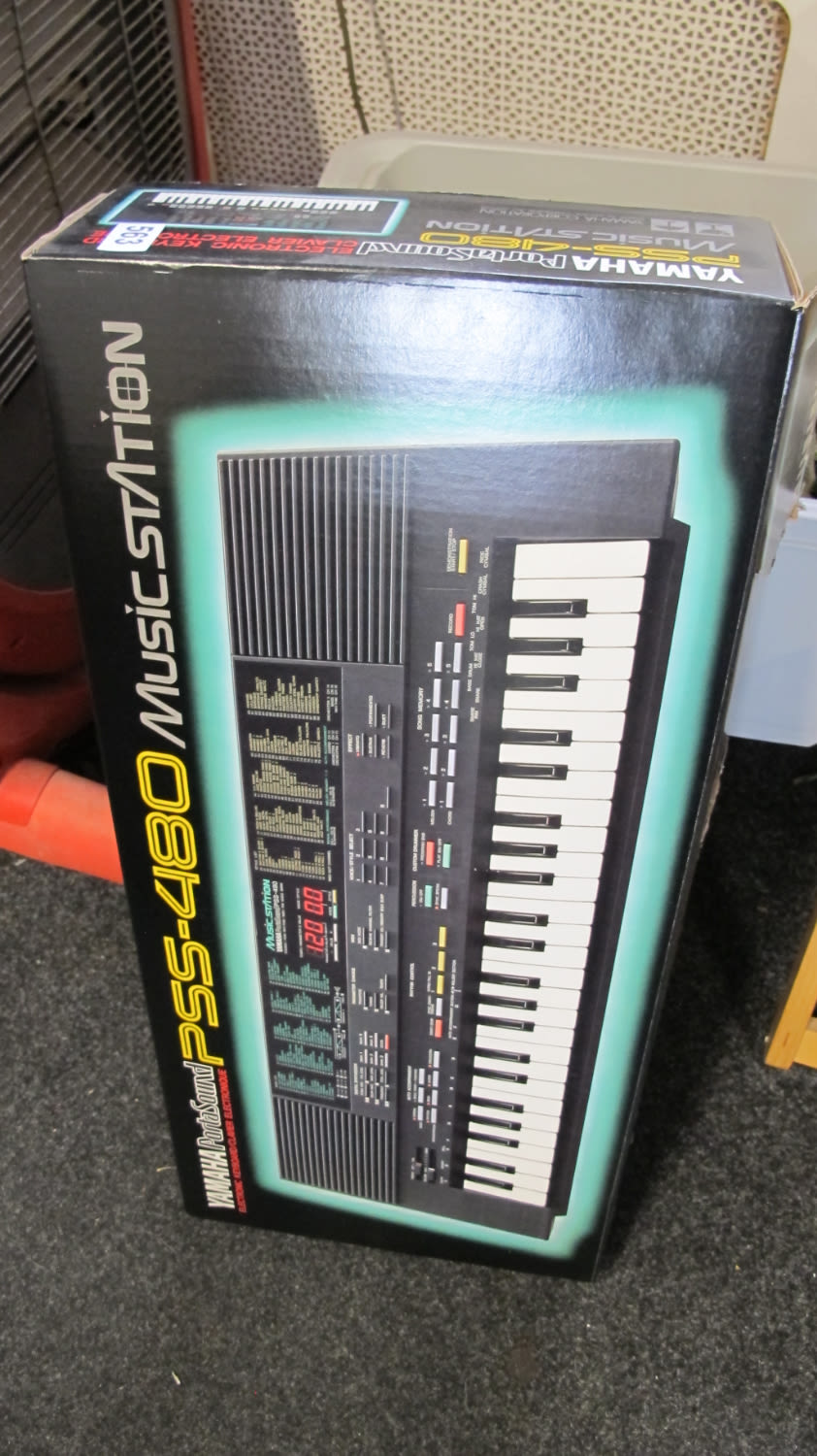 Lot 563: YAMAHA PSS-480 PORTASOUND MUSIC STATION
