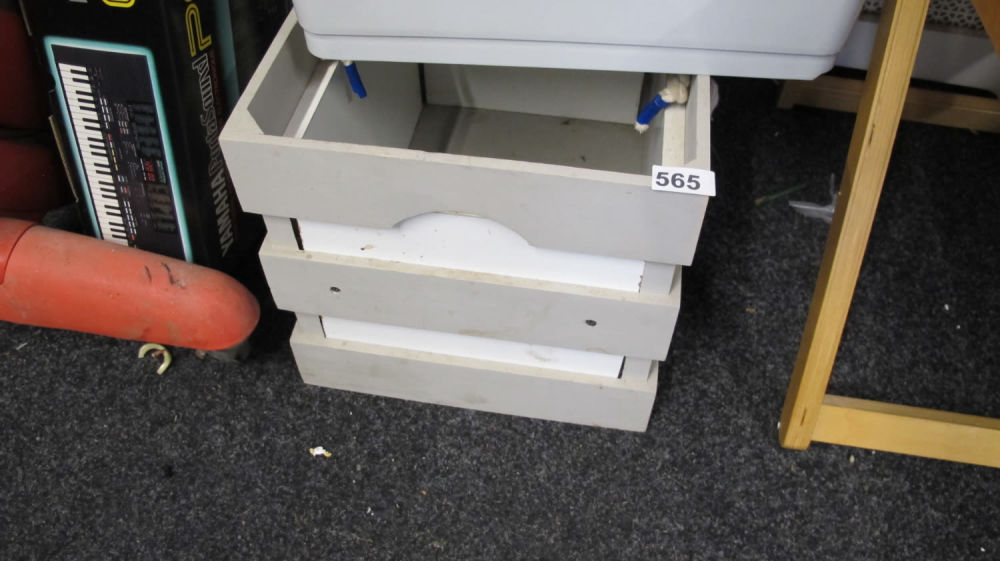 Lot 565: Wooden storage crate