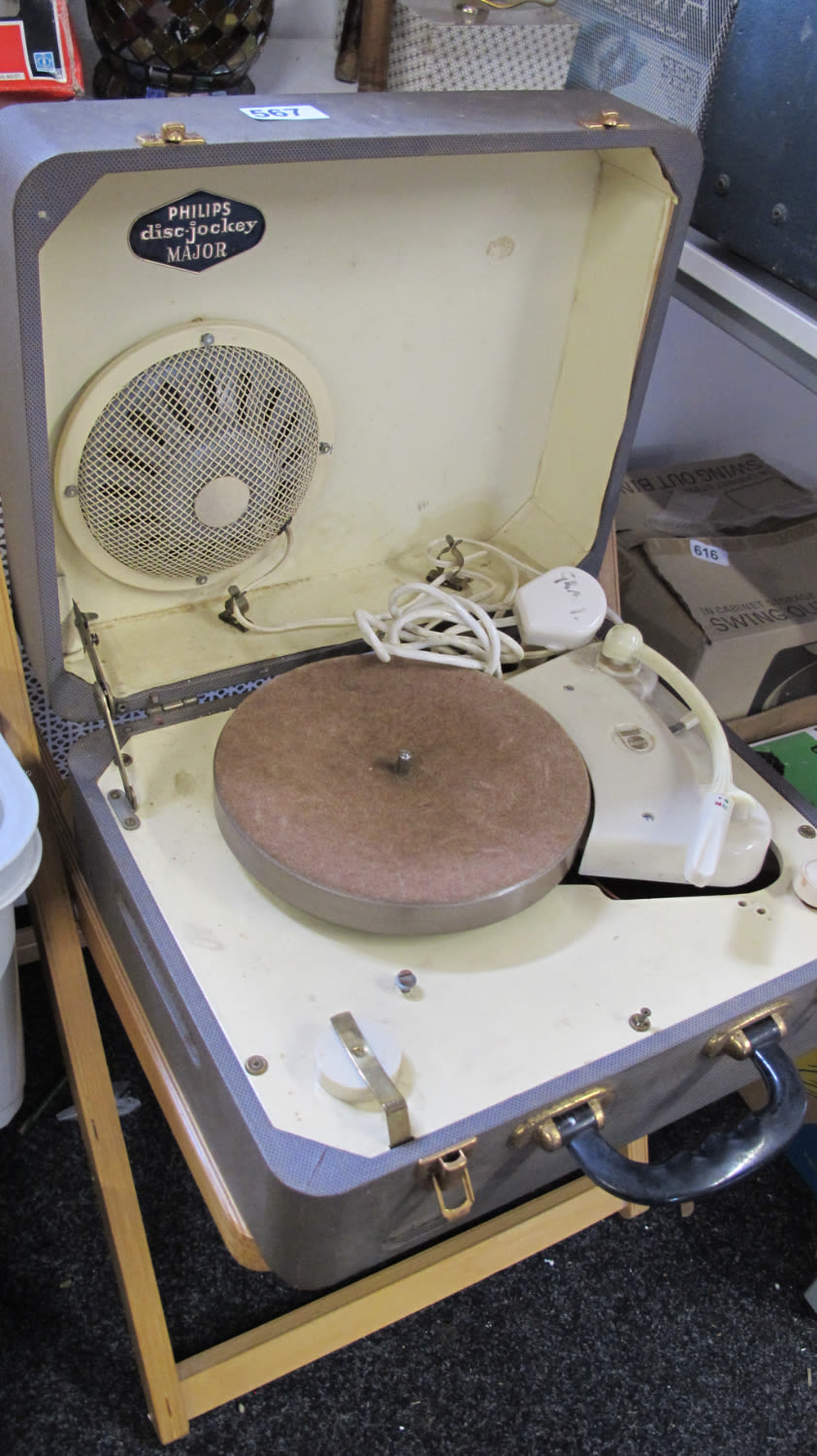 Lot 567: Vintage Philips disc-jockey Major portable record player