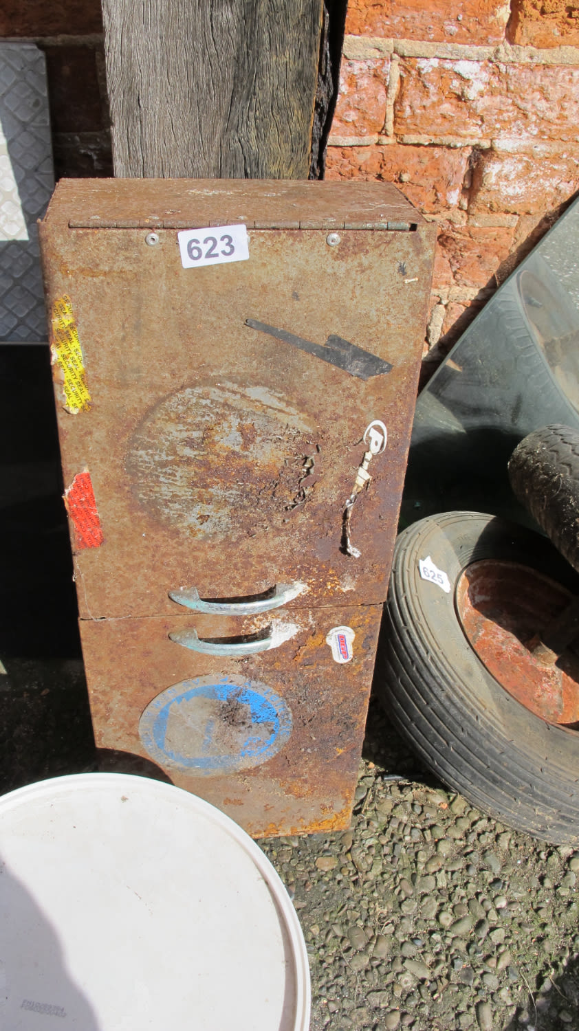 Lot 623: Vintage metal cabinet