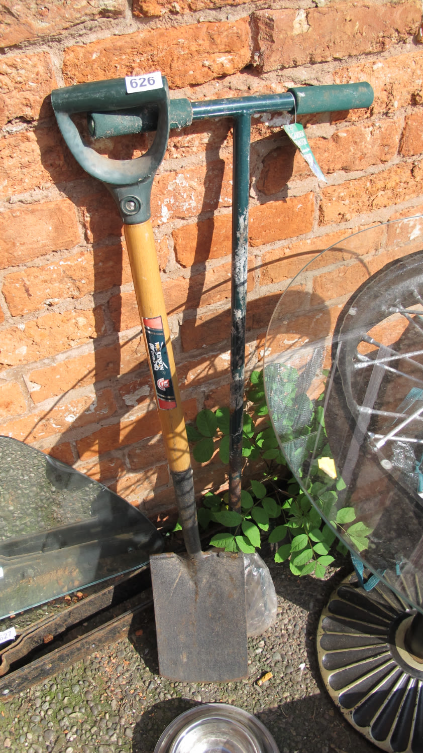 Lot 626: Garden spade