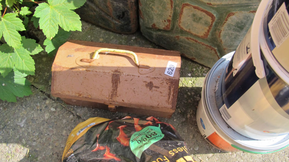 Lot 629: vintage tool box