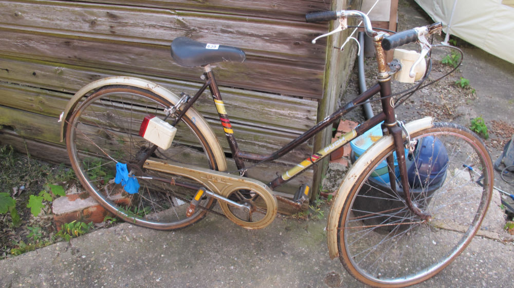 Lot 639: Ladies vintage Puch bike