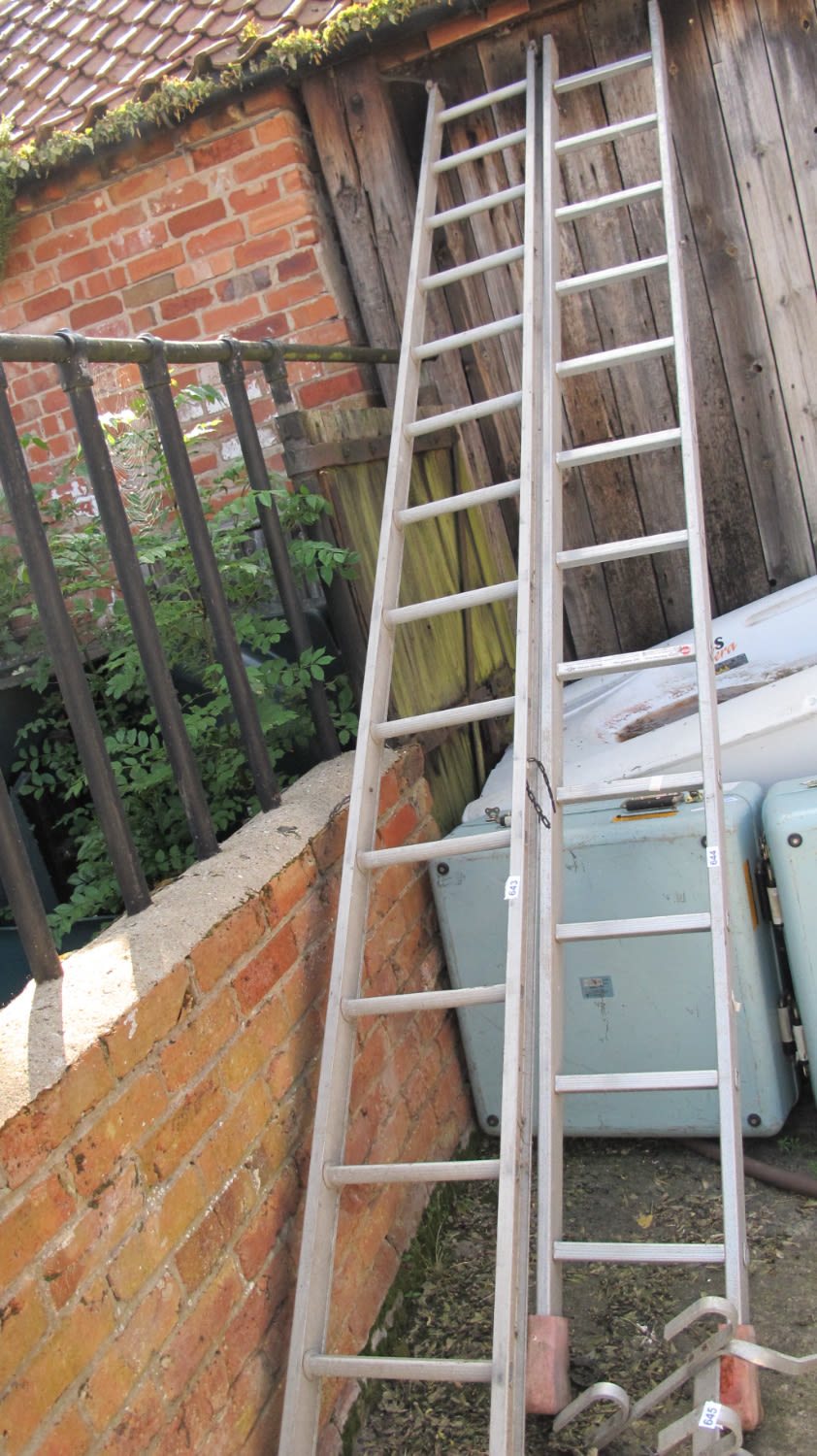 Lot 643: Roof ladder