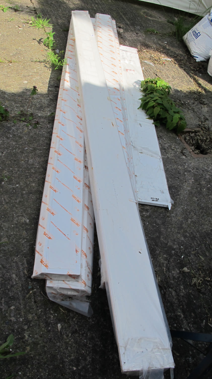 Lot 651: plastic lengths of new skirt trunking