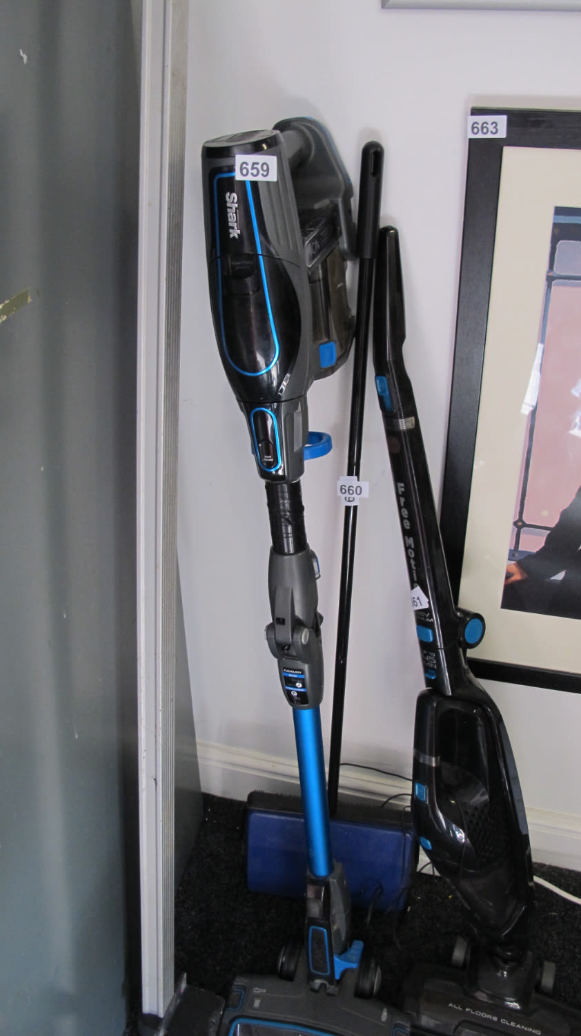 Lot 659: Shark Cordless Vacuum
