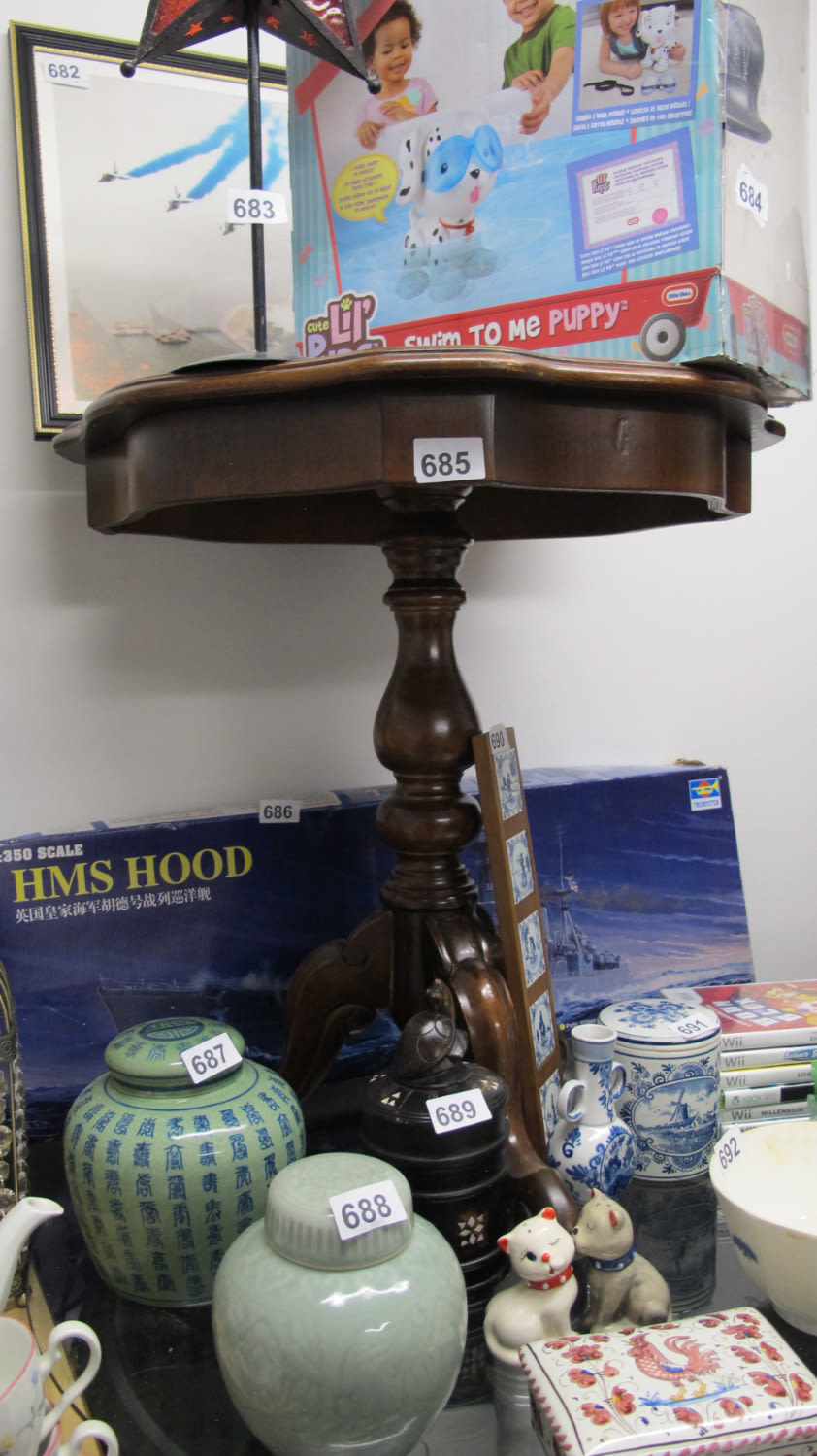 Lot 685: Wine table