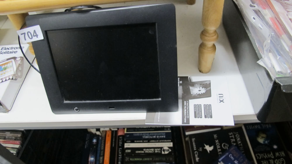 Lot 704: digital photo frame