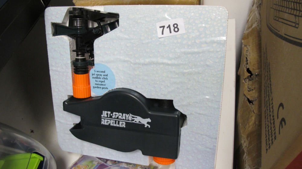 Lot 718: Jet spray pet repellent