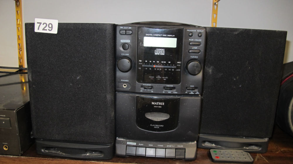 Lot 729: Matsui music player