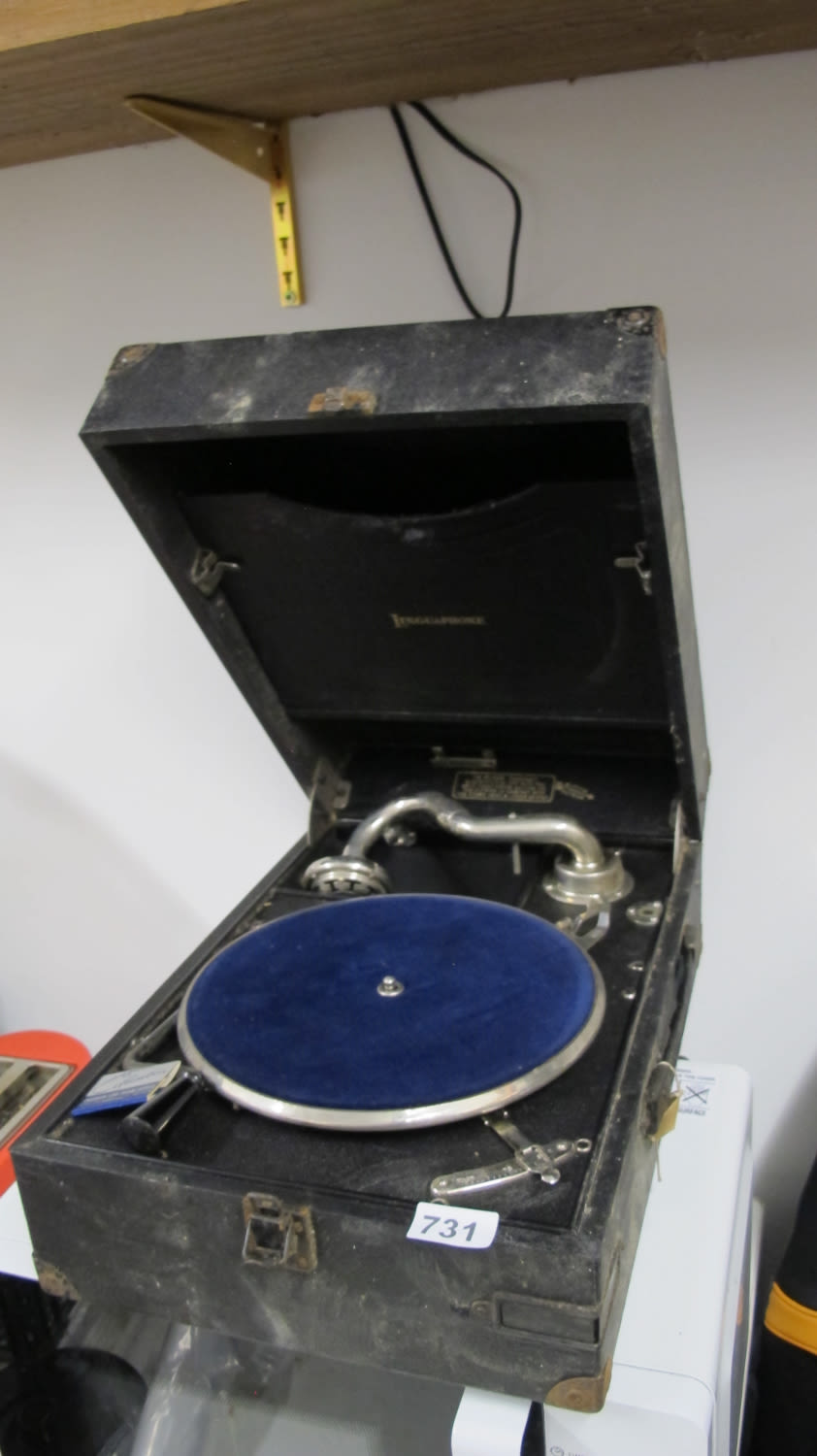 Lot 731: Vintage gramaphone