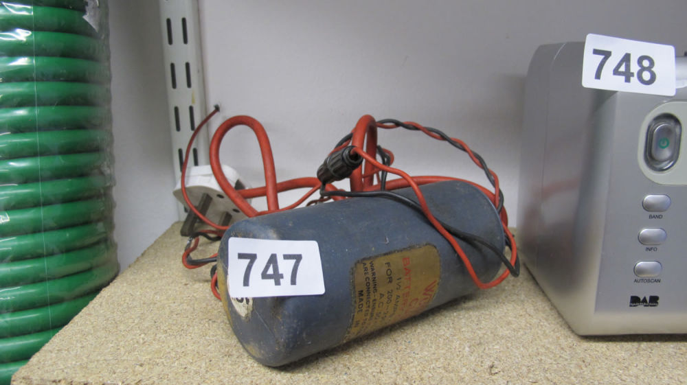 Lot 747: Battery charger