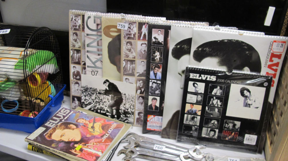 Lot 759: Elvis collectables