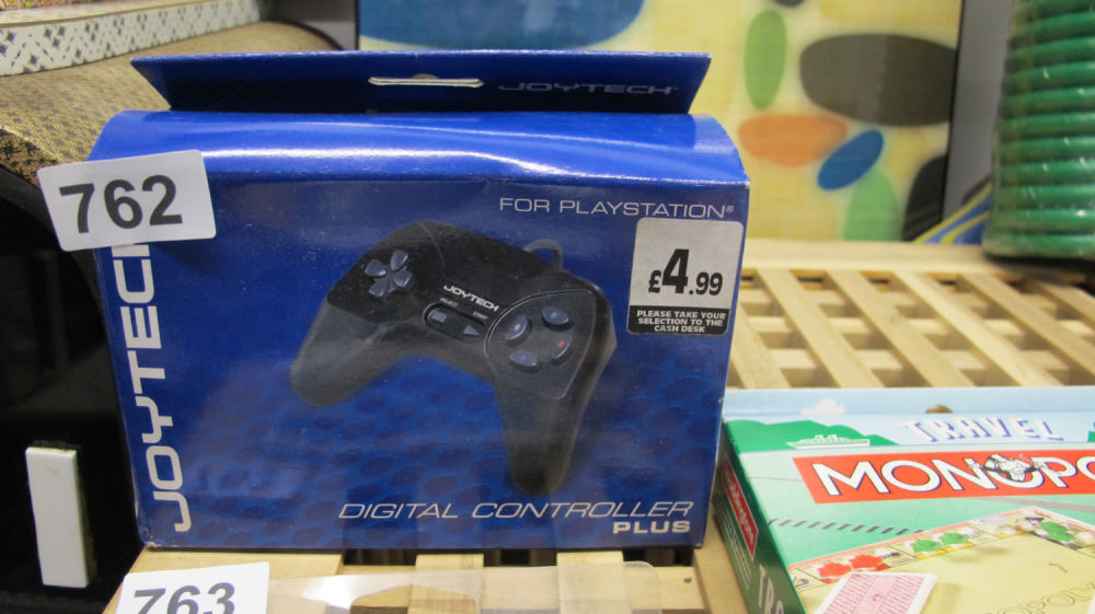 Lot 762: Playstation controller