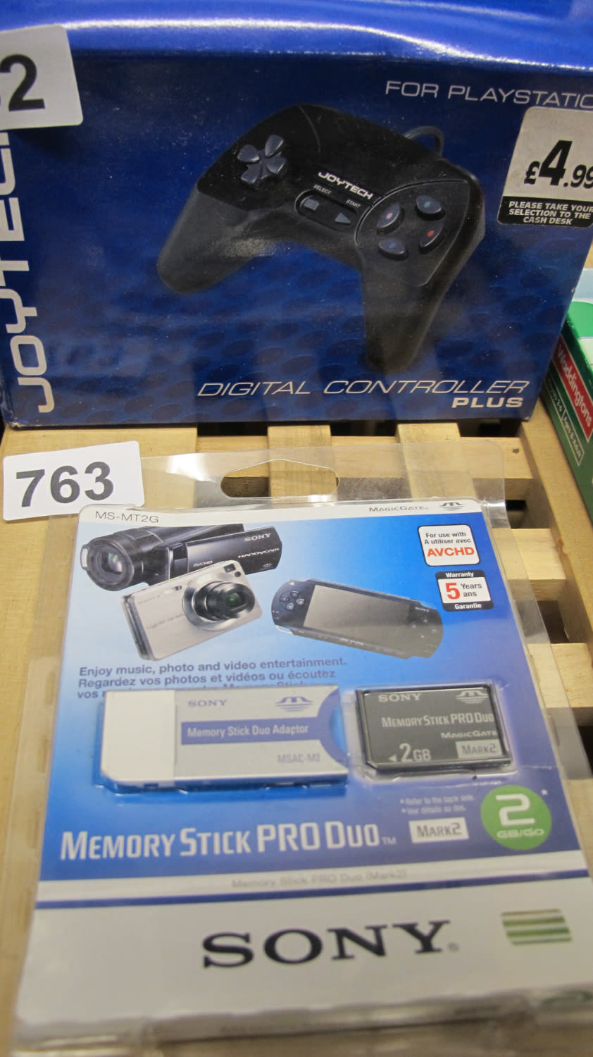 Lot 763: 2gb Sony memory stick